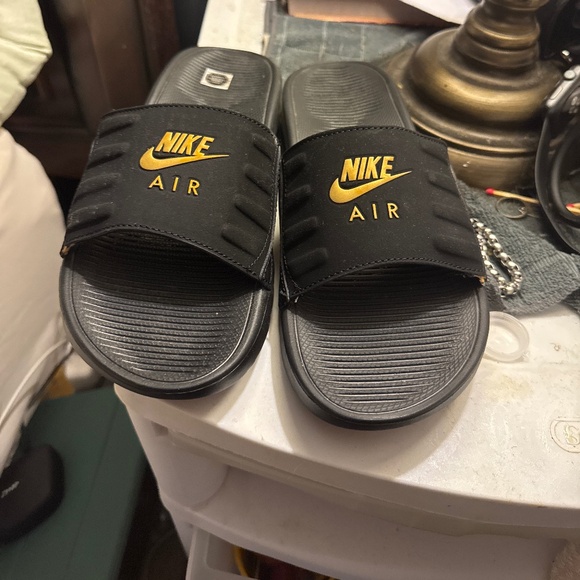 Nike Air flip flops - Picture 1 of 3